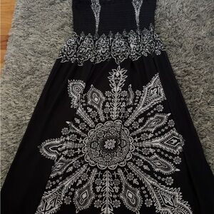 Elegant Black and White Maxi Dress